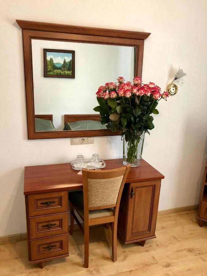 Gusarskiy Hotel And Apartment เคียฟ ภายนอก รูปภาพ