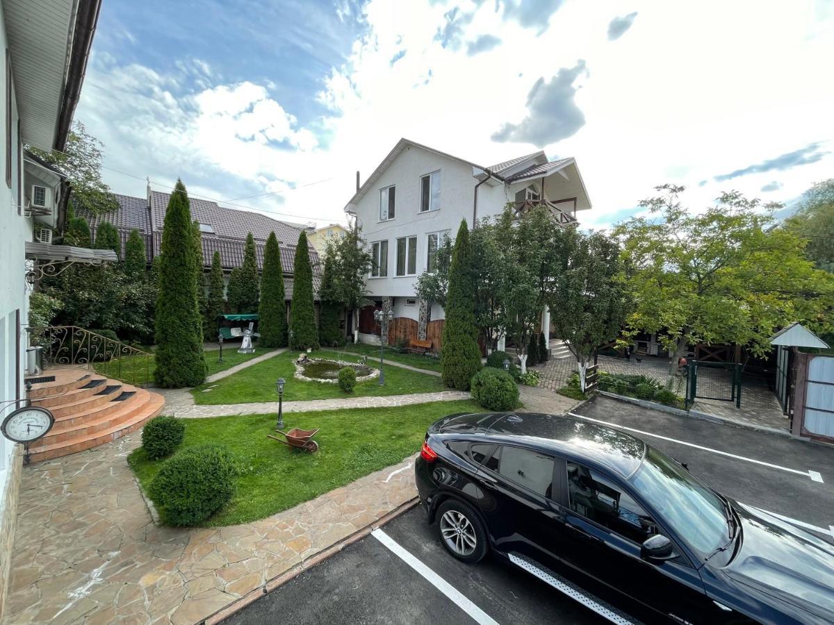 Gusarskiy Hotel And Apartment เคียฟ ภายนอก รูปภาพ