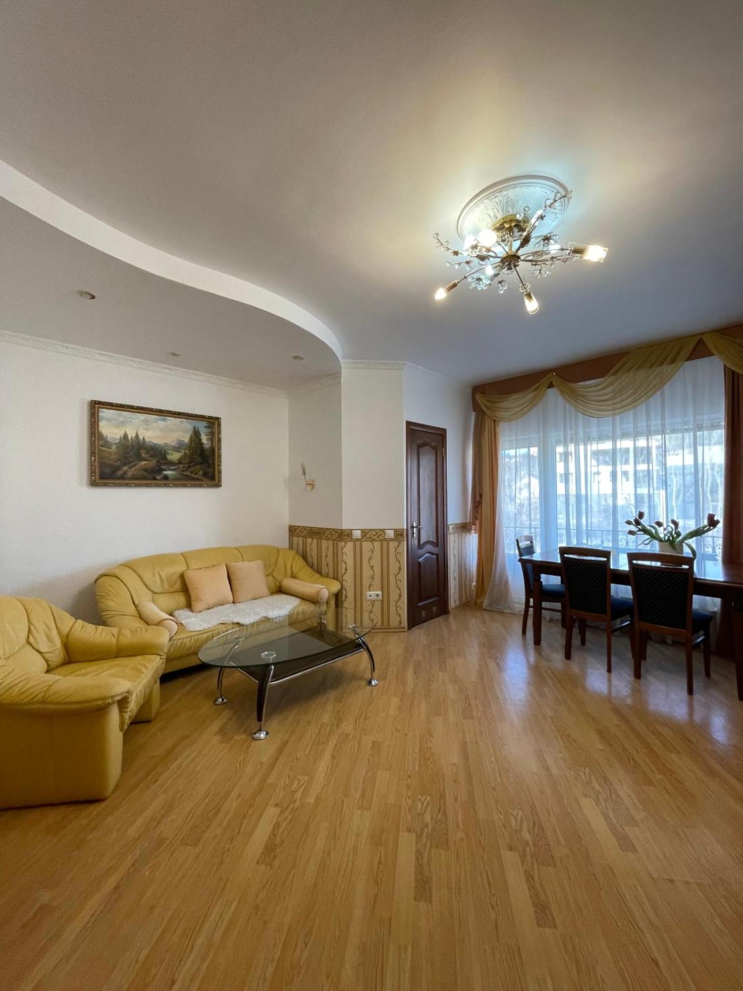 Gusarskiy Hotel And Apartment เคียฟ ภายนอก รูปภาพ
