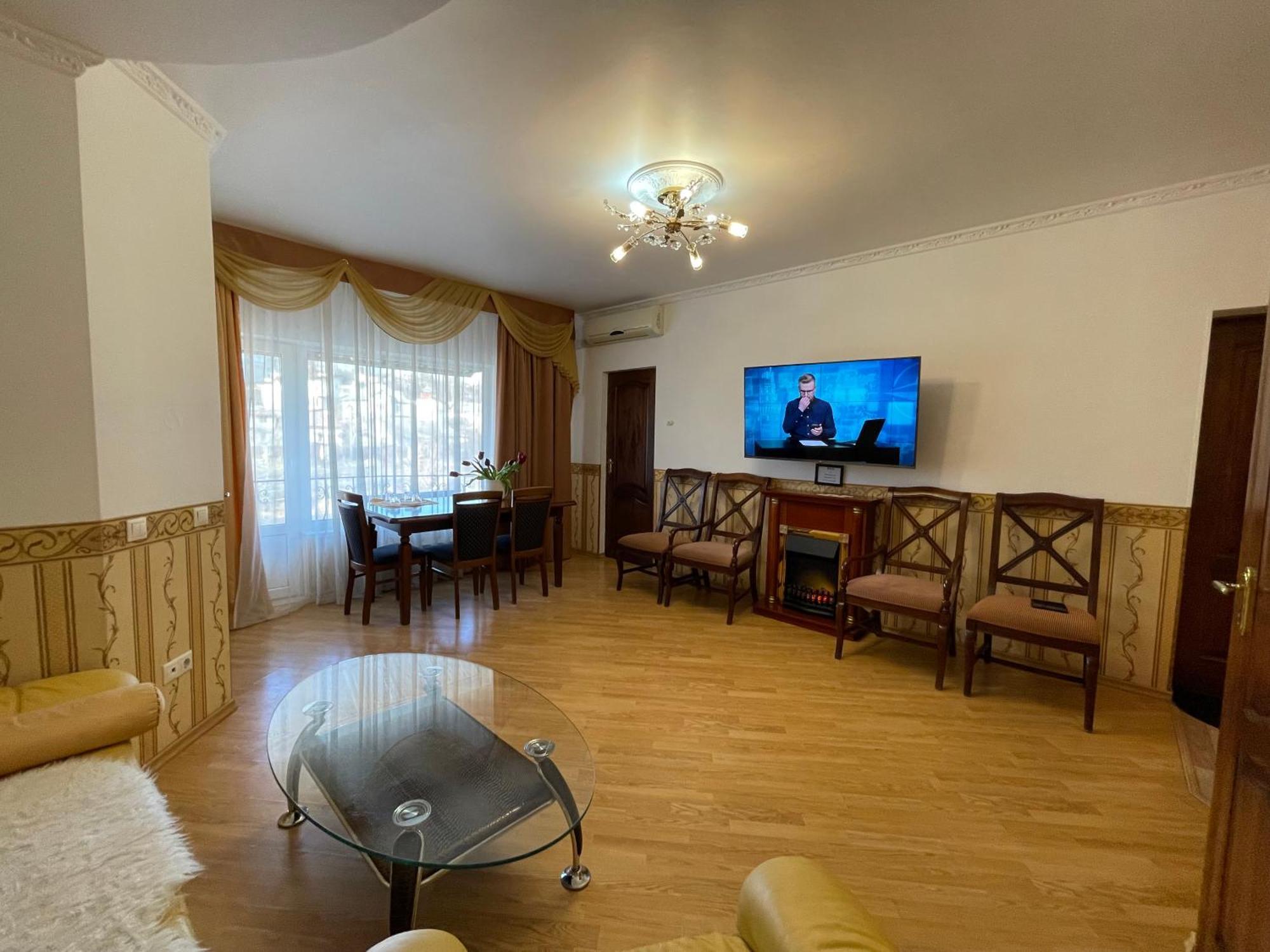 Gusarskiy Hotel And Apartment เคียฟ ภายนอก รูปภาพ